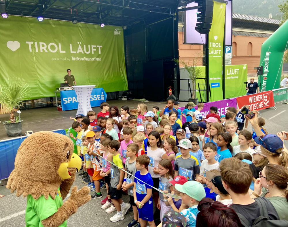 Kinderlauf bei Tirol läuft